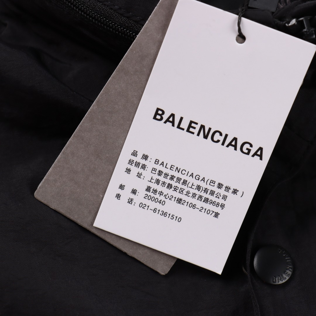 Balenciaga巴黎世家 BLCG 25SS 红色美纹纸胶带防水冲锋衣夹克 黑色-Chinese UA Cheap High Quatity Brand Clothes Bags handbags Sneakers wholesale wholesaler seller from China Factory suppliers Fashion Clothing Shoes best Quality Beautiful Price Balenciaga巴黎世家 BLCG 25SS 红色美纹纸胶带防水冲锋衣夹克 黑色