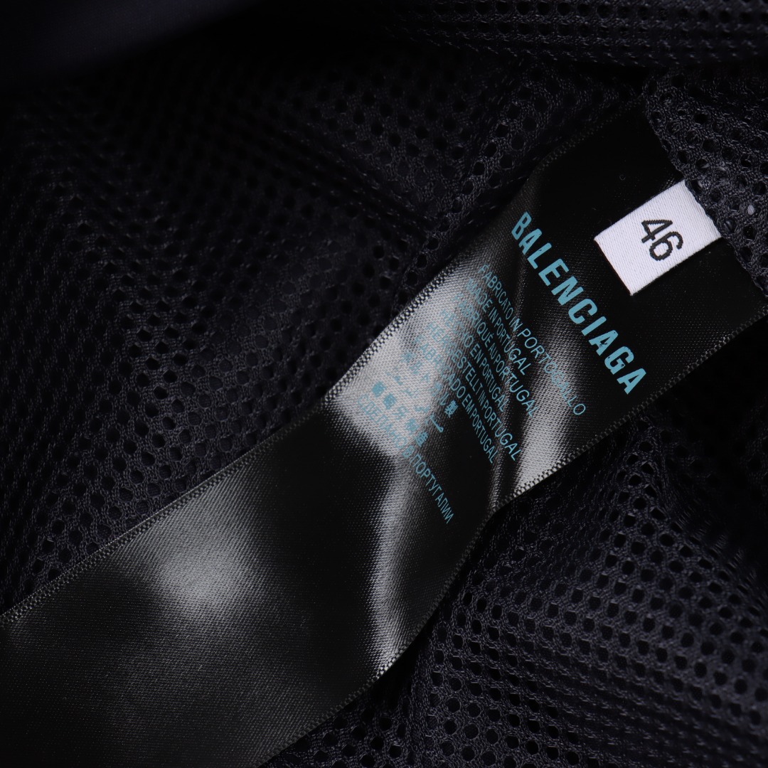 Balenciaga巴黎世家 BLCG 25SS 三拼色红双环印花拼接冲锋衣-Chinese UA Cheap High Quatity Brand Clothes Bags handbags Sneakers wholesale wholesaler seller from China Factory suppliers Fashion Clothing Shoes best Quality Beautiful Price Balenciaga巴黎世家 BLCG 25SS 三拼色红双环印花拼接冲锋衣