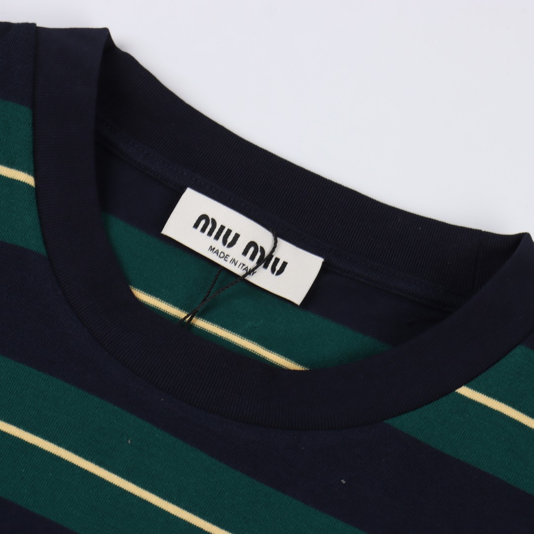 MiuMiu/缪缪 海报款宽条徽标logo条纹长袖 定织-Chinese UA Cheap High Quatity Brand Clothes Bags handbags Sneakers wholesale wholesaler seller from China Factory suppliers Fashion Clothing Shoes best Quality Beautiful Price MiuMiu/缪缪 海报款宽条徽标logo条纹长袖 定织