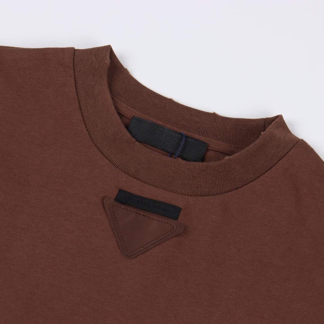 Prada/普拉达 胸前三角标磨破水洗经典圆领长袖 火山灰 咖色 尺码