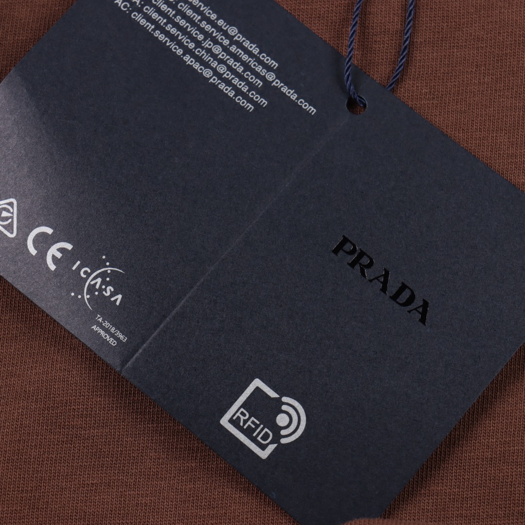 Prada/普拉达 胸前三角标磨破水洗经典圆领长袖 火山灰 咖色 尺码