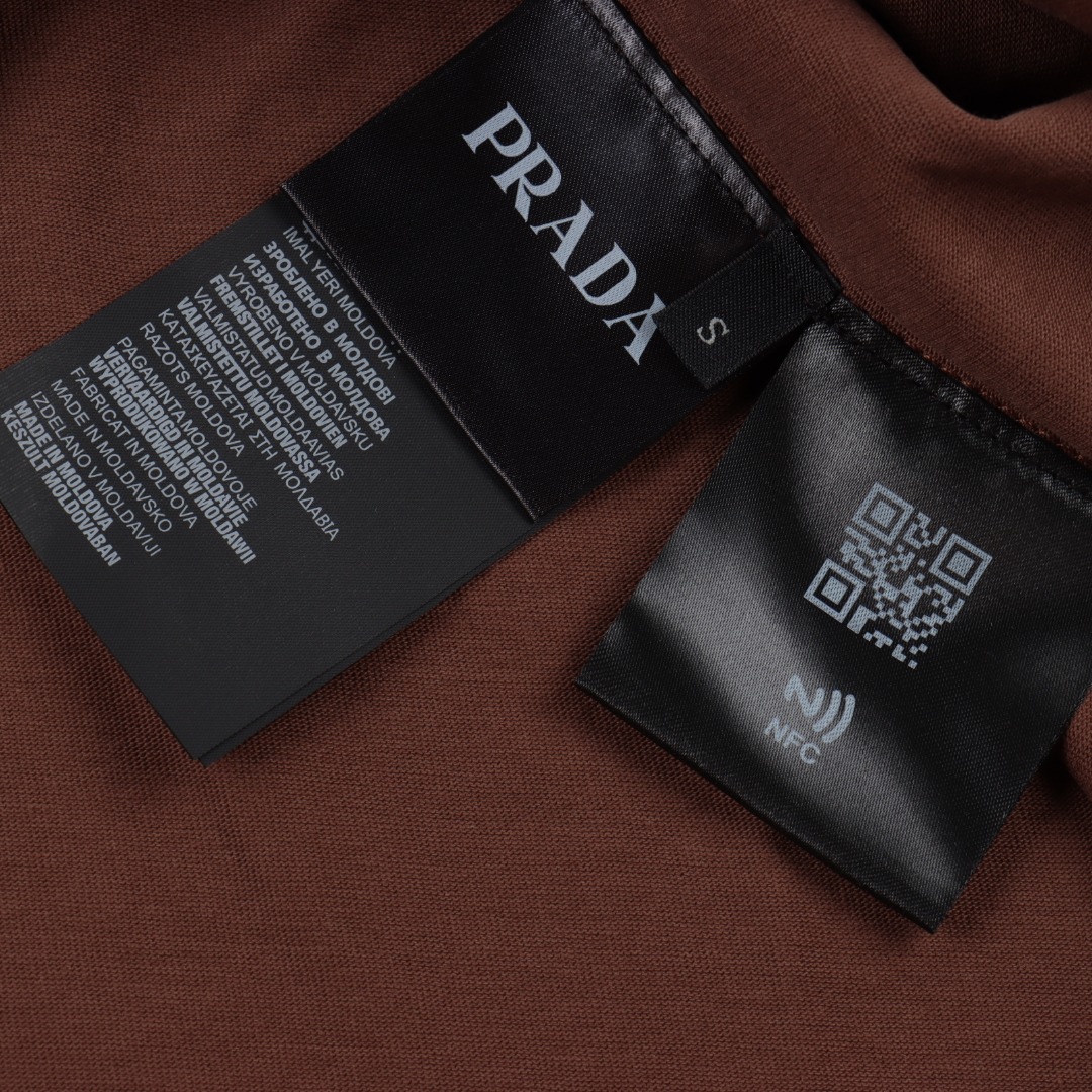 Prada/普拉达 胸前三角标磨破水洗经典圆领长袖 火山灰 咖色 尺码