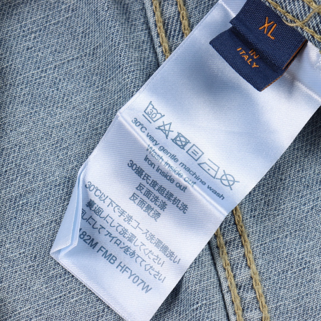 Louis Vuitton路易威登 1V 25FW 猫须破洞老花牛仔夹克外套-Chinese UA Cheap High Quatity Brand Clothes Bags handbags Sneakers wholesale wholesaler seller from China Factory suppliers Fashion Clothing Shoes best Quality Beautiful Price Louis Vuitton路易威登 1V 25FW 猫须破洞老花牛仔夹克外套