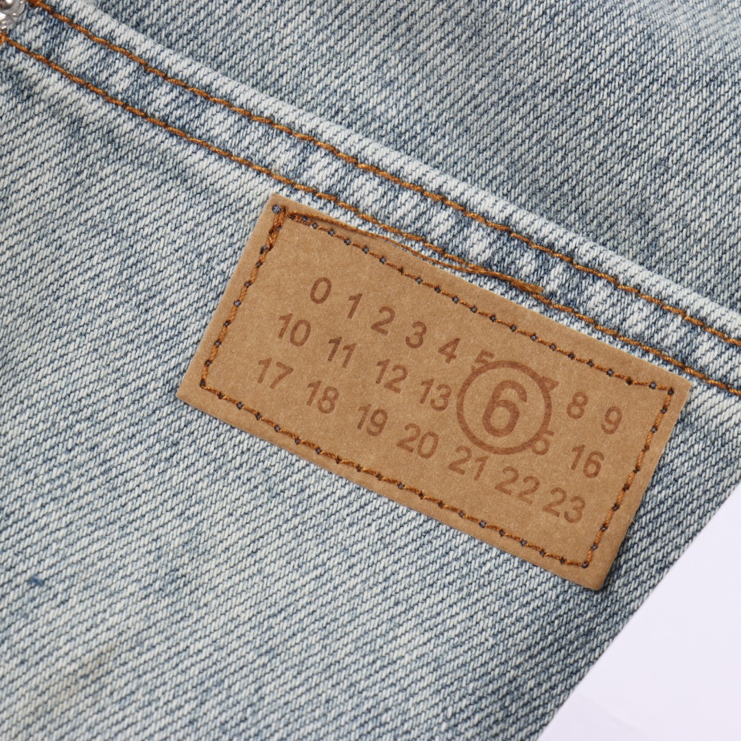 MM6 Maison Margiela SS25 中腰舒适隐藏式拉链做旧效果牛仔裤