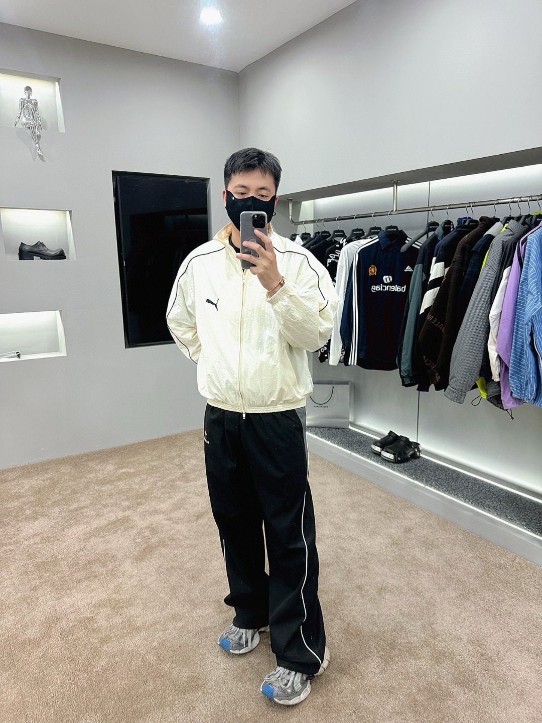 Balenciaga x PUMA 巴黎世家 BLCG 25FW  彪马联名杏色拼接冲锋衣外套夹克 上身效果#