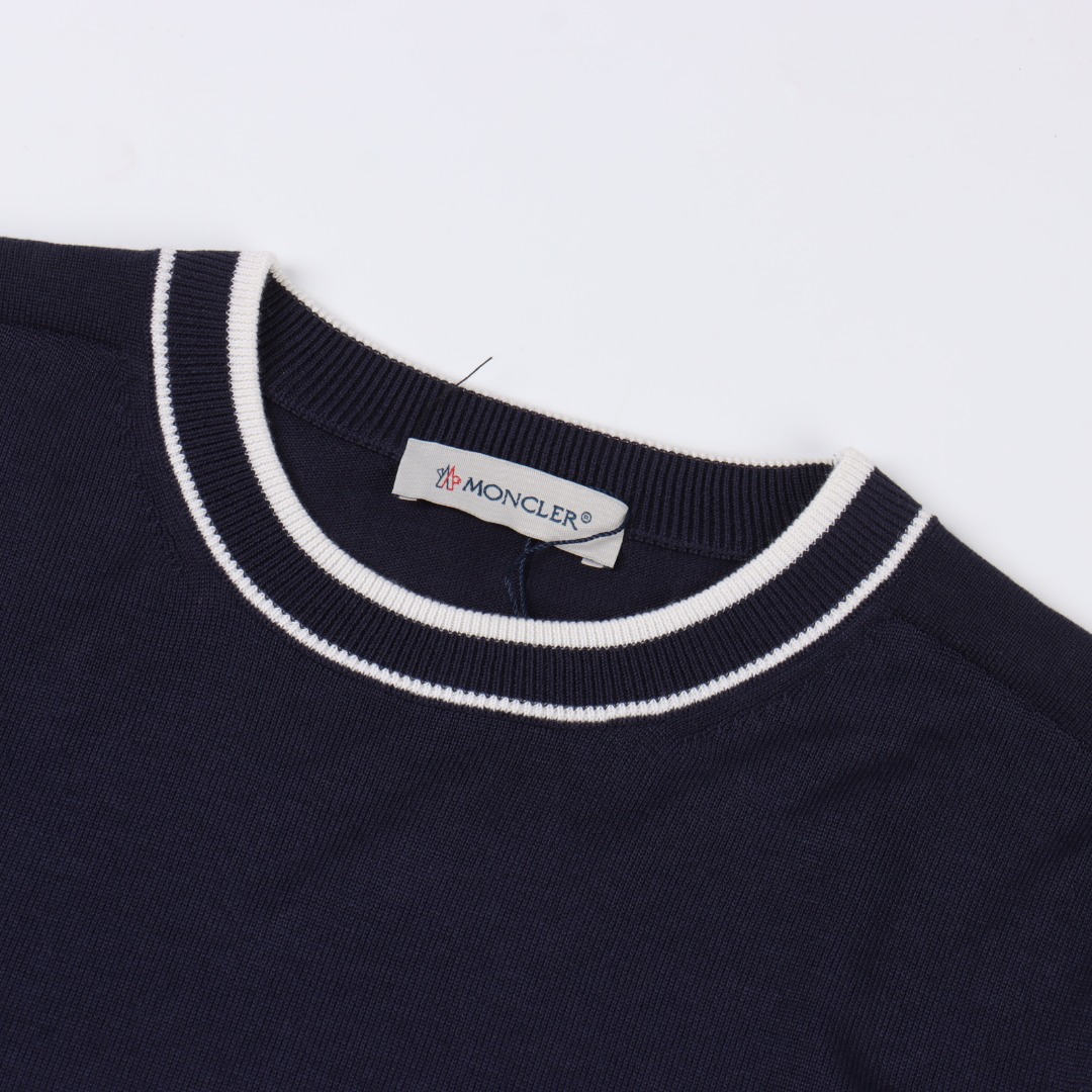 Moncler/蒙口 袖子条纹桑蚕丝针织毛衣 采用桑蚕丝材质