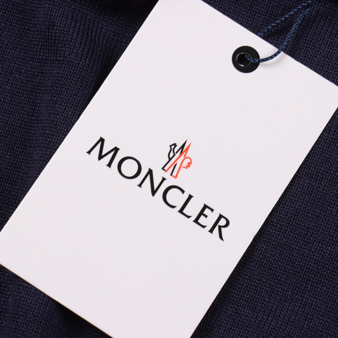Moncler/蒙口 袖子条纹桑蚕丝针织毛衣 采用桑蚕丝材质