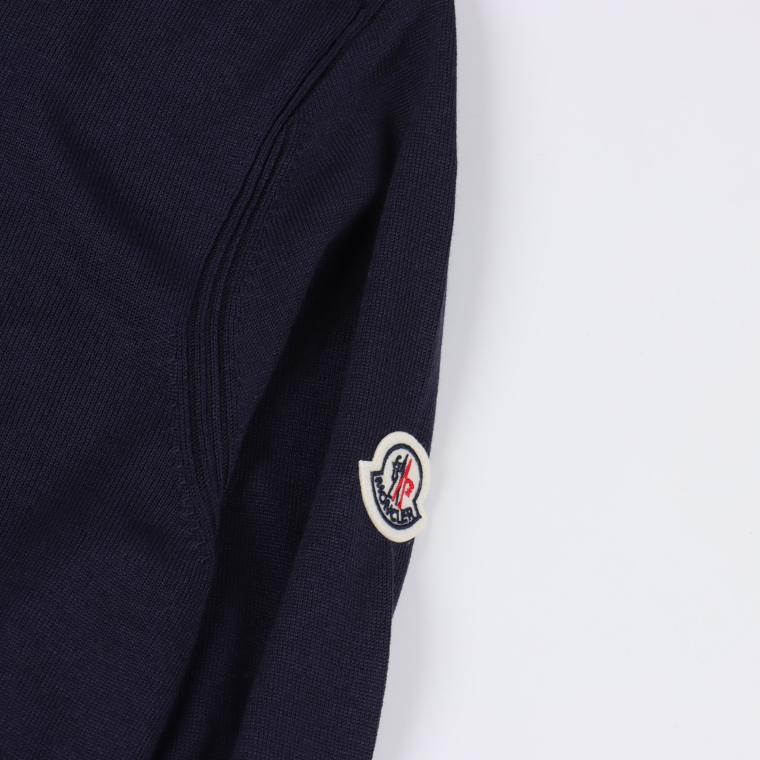 Moncler/蒙口 袖子条纹桑蚕丝针织毛衣 采用桑蚕丝材质