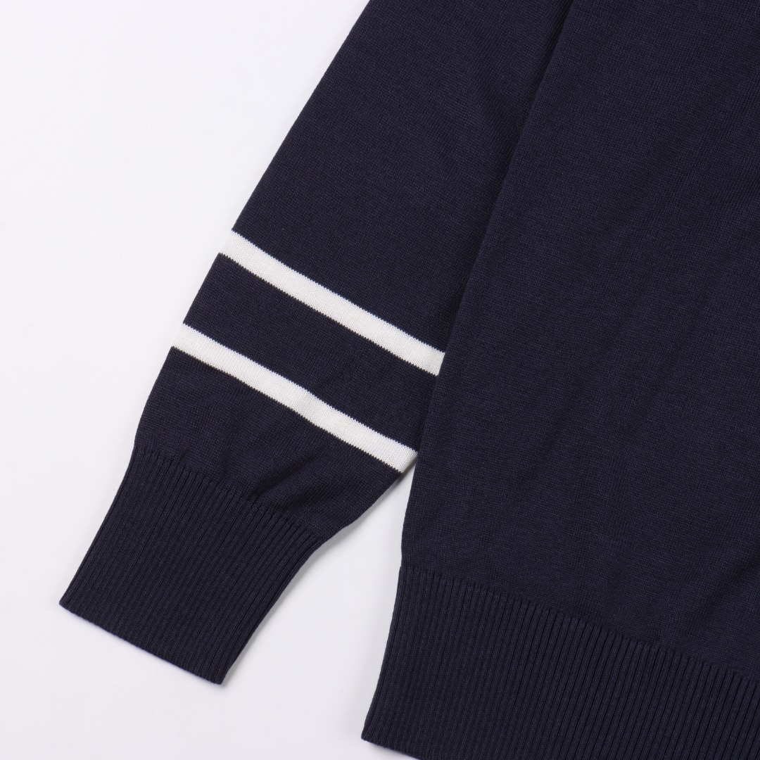 Moncler/蒙口 袖子条纹桑蚕丝针织毛衣 采用桑蚕丝材质