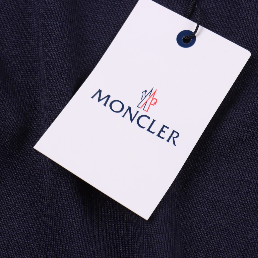 Moncler/蒙口 肩膀条纹桑蚕丝针织毛衣-High Quatity Cheap Brand wholesale wholesaler seller Clothes Bags handbags Sneakers Top Fashion Clothing Shoes from China Factory Chinese suppliers best Quality Beautiful Price Moncler/蒙口 肩膀条纹桑蚕丝针织毛衣