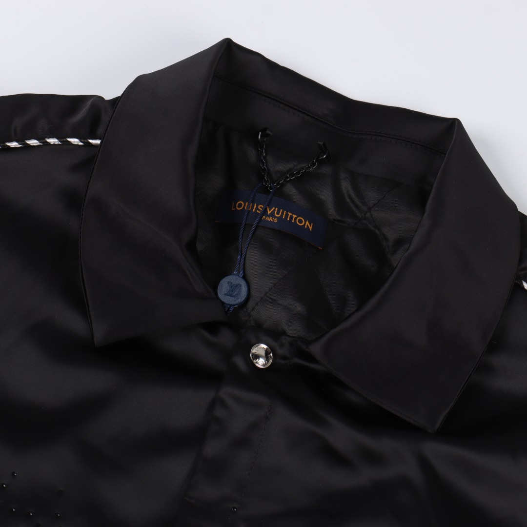 Louis Vuitton路易威登 1V 25FW 横须贺醋酸烫钻翻领轻薄棉服外套-High Quatity Cheap Brand wholesale wholesaler seller Clothes Bags handbags Sneakers Top Fashion Clothing Shoes from China Factory Chinese suppliers best Quality Beautiful Price Louis Vuitton路易威登 1V 25FW 横须贺醋酸烫钻翻领轻薄棉服外套