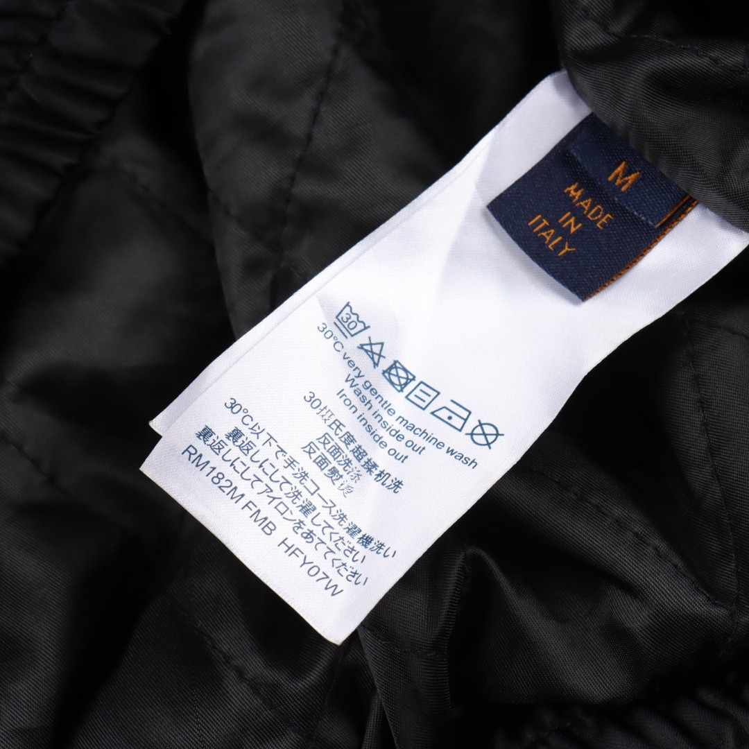 Louis Vuitton路易威登 1V 25FW 横须贺醋酸烫钻翻领轻薄棉服外套-High Quatity Cheap Brand wholesale wholesaler seller Clothes Bags handbags Sneakers Top Fashion Clothing Shoes from China Factory Chinese suppliers best Quality Beautiful Price Louis Vuitton路易威登 1V 25FW 横须贺醋酸烫钻翻领轻薄棉服外套