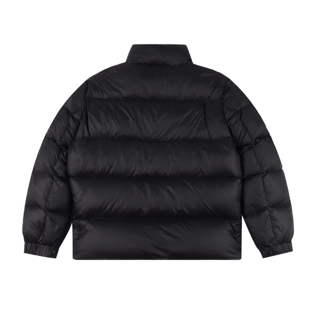 图片[2]-＃暖冬福利 Monclet蒙口Citala立领羽绒服 大标爆款轻鹅绒男女同款羽绒服夹克外套，独家重工品质 850+的蓬松度 Citala男士短款羽绒夹克采用波普色轻盈面料制成，彰显系列的朝气活力。 Citala羽绒夹克采用轻盈尼龙面料和longue saison衬里制成，舒适保暖而不显厚重。这款短款羽绒服采用舒适版型，标志性高领设计，呈现方格块绗缝廓形。 详情 颜色：黑色 蓝色 尺码：1-6码-选品中心