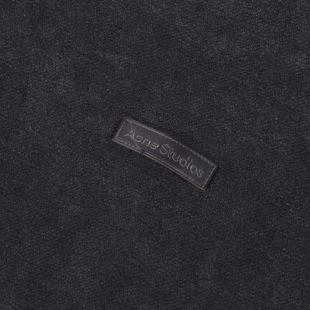 Acne Studios 水洗褪色后背小硅胶做旧圆领卫衣 洗水黑