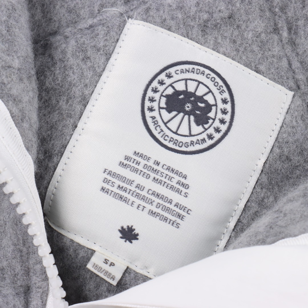 Canada Goose加拿大鹅 纯色连帽羊绒绒夹克外套