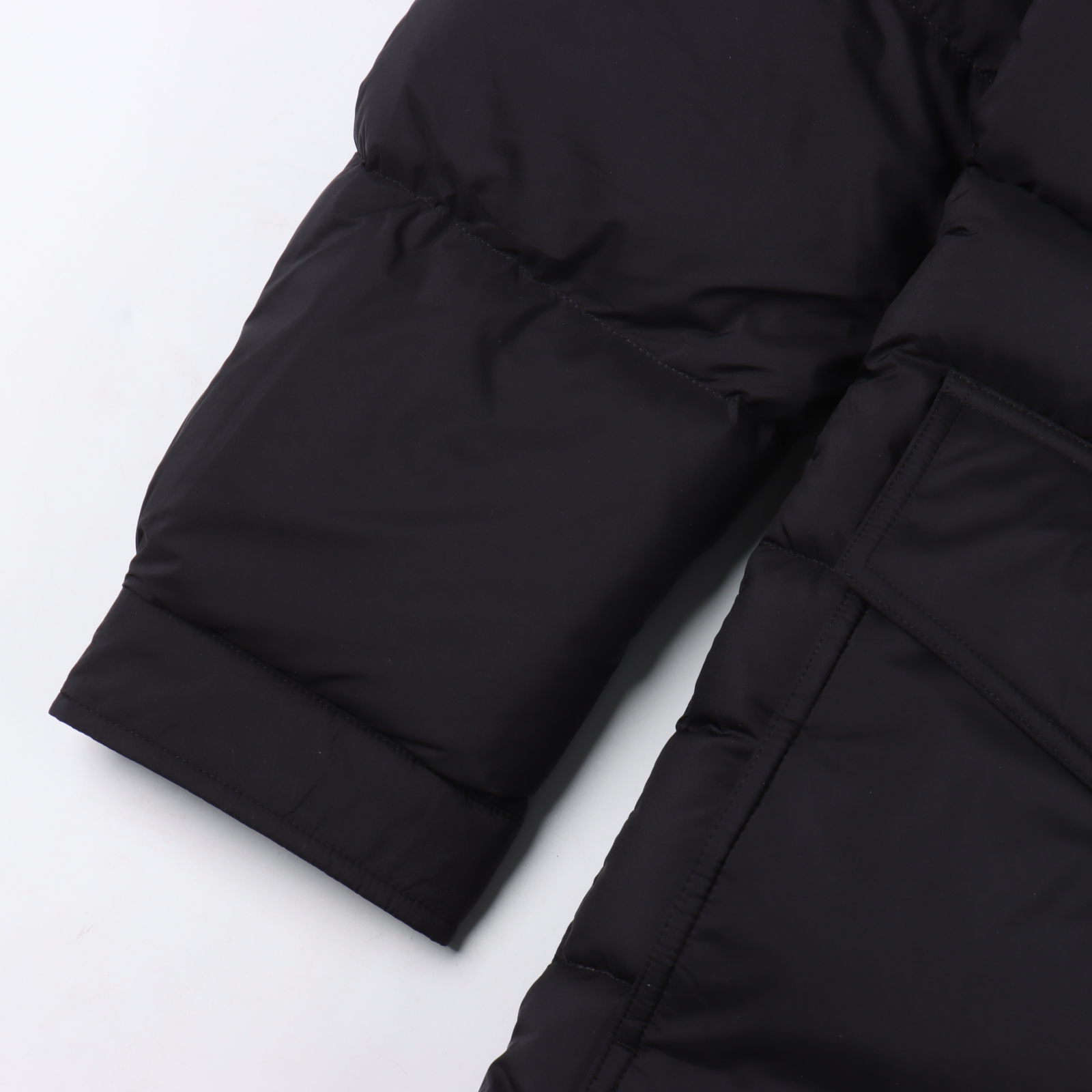Moncler盟可睐 Bretagne Hooded Short Down 纯色连帽长袖羽绒服 90白鸭绒 男女同款
