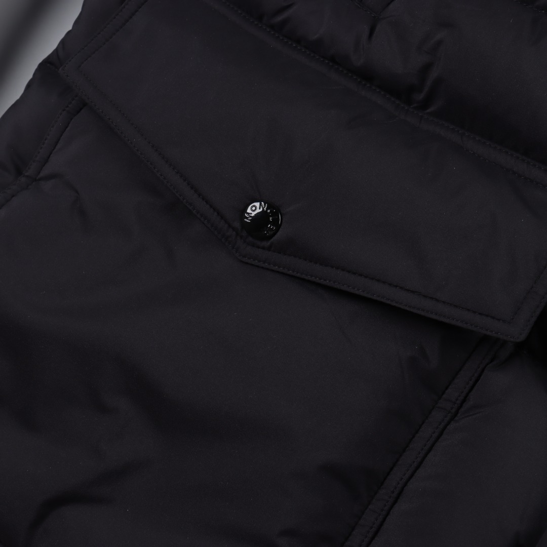 Moncler盟可睐 Bretagne Hooded Short Down 纯色连帽长袖羽绒服 90白鸭绒 男女同款