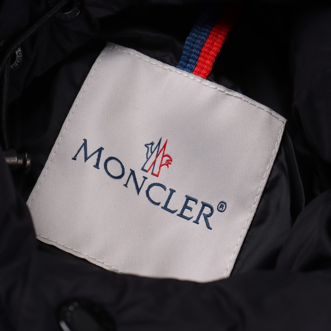 Moncler盟可睐 Bretagne Hooded Short Down 纯色连帽长袖羽绒服 90白鸭绒 男女同款