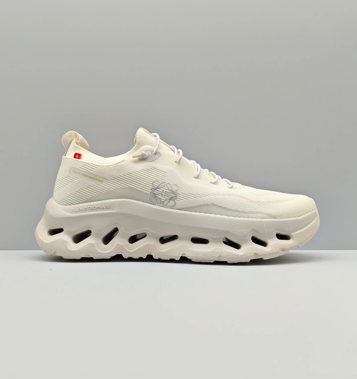 NO:408879,LOEWE X ON Cloudtilt LOEWE Lightweight, breathable, non-slip and wear-resistant, shock-absorbing sports and casual men's and women's running shoes Size: 36 36.5 37 38 38.5 39 40 40.5 41 42 42.5 43 44 44.5 45, casual shoes/sports shoes, loewe, loewe, sneakers19860909LOEWE X ON Cloudtilt 昂跑联名罗意威 轻量透气 防滑耐磨 减震运动休闲男女跑鞋 尺码:36 36.5 37 38 38.5 39 40 40.5 41 42 42.5 43 44 44.5 45,休闲鞋/运动鞋,loewe,loewe,sneakers,Women's Shoes