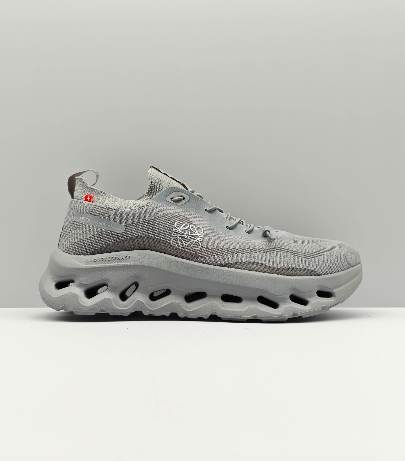 NO:408880,LOEWE X ON Cloudtilt LOEWE Lightweight, breathable, non-slip and wear-resistant, shock-absorbing sports and casual men's and women's running shoes Size: 36 36.5 37 38 38.5 39 40 40.5 41 42 42.5 43 44 44.5 45 46, casual shoes/sports shoes, loewe, loewe, sneakers19860909LOEWE X ON Cloudtilt 昂跑联名罗意威 轻量透气 防滑耐磨 减震运动休闲男女跑鞋 尺码:36 36.5 37 38 38.5 39 40 40.5 41 42 42.5 43 44 44.5 45 46,休闲鞋/运动鞋,loewe,loewe,sneakers,Women's Shoes