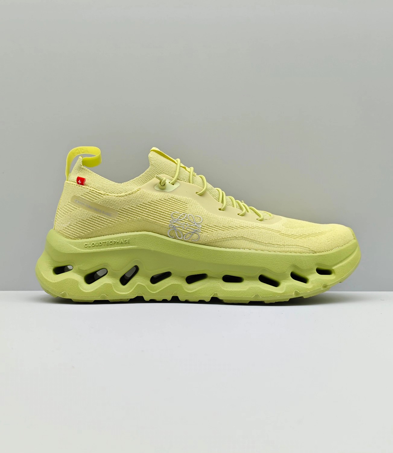 NO:408884,LOEWE X ON Cloudtilt LOEWE Lightweight, breathable, non-slip and wear-resistant, shock-absorbing sports and casual men's and women's running shoes Size: 36 36.5 37 38 38.5 39 40 40.5 41 42 42.5 43 44 44.5 45, casual shoes/sports shoes, loewe, loewe, sneakers19860909LOEWE X ON Cloudtilt 昂跑联名罗意威 轻量透气 防滑耐磨 减震运动休闲男女跑鞋 尺码:36 36.5 37 38 38.5 39 40 40.5 41 42 42.5 43 44 44.5 45,休闲鞋/运动鞋,loewe,loewe,sneakers,Women's Shoes