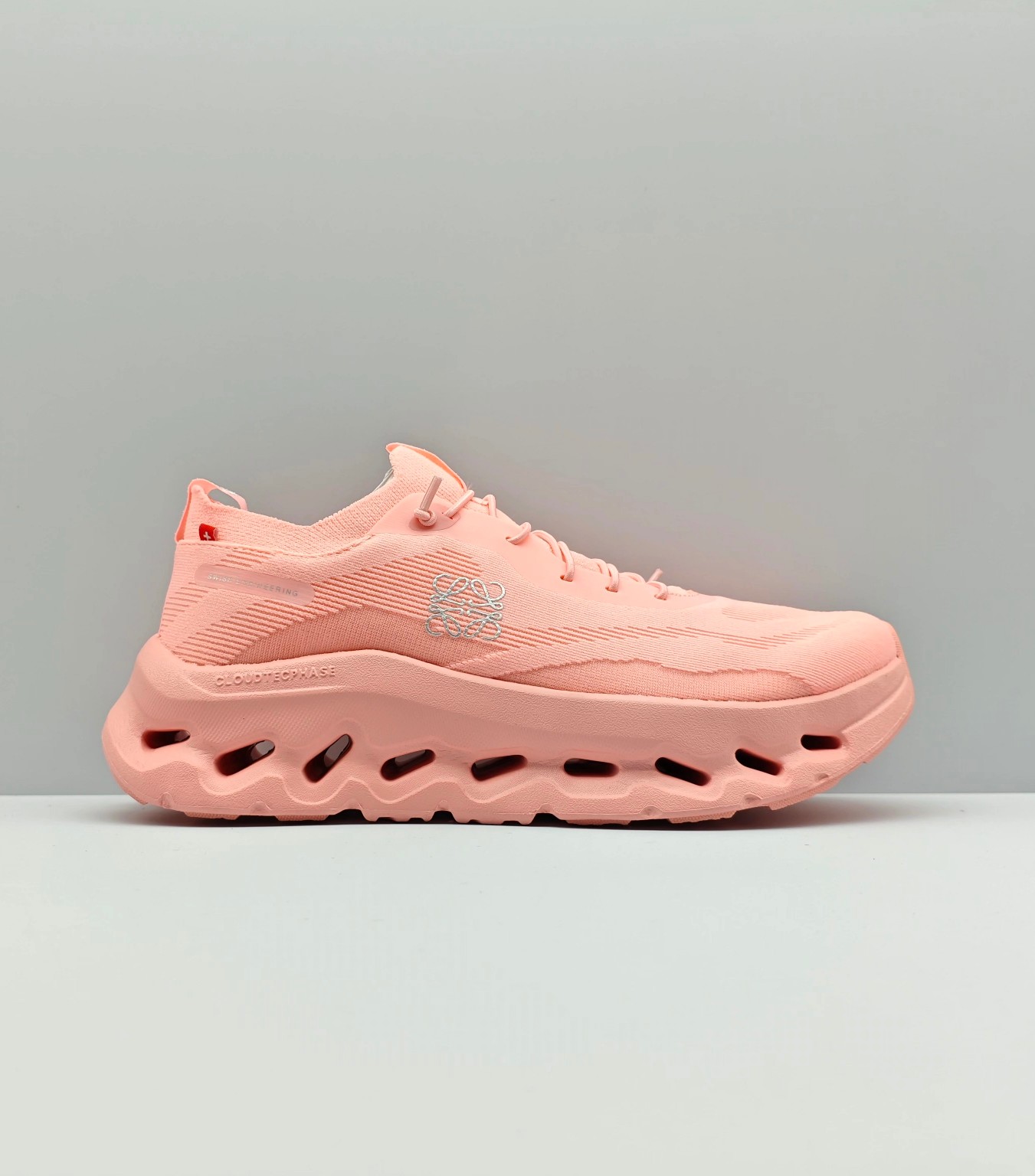 NO:408888,LOEWE X ON Cloudtilt LOEWE Lightweight, breathable, non-slip and wear-resistant, shock-absorbing sports and casual men's and women's running shoes Size: 36 36.5 37 38 38.5 39 40 40.5 41, casual shoes/sports shoes, loewe, loewe, sneakers19860909LOEWE X ON Cloudtilt 昂跑联名罗意威 轻量透气 防滑耐磨 减震运动休闲男女跑鞋 尺码:36 36.5 37 38 38.5 39 40 40.5 41,休闲鞋/运动鞋,loewe,loewe,sneakers,Women's Shoes