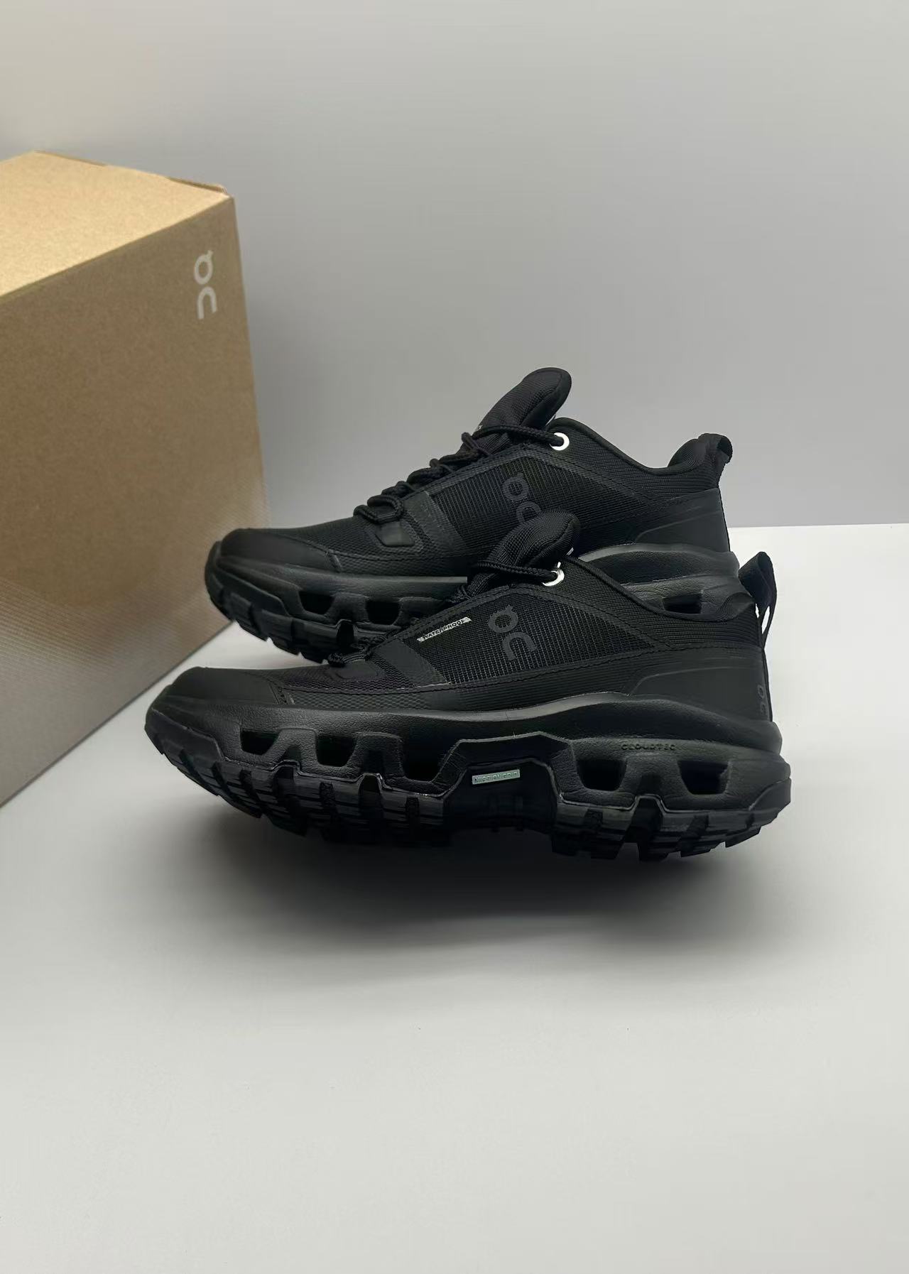 “Lightweight Waterproof Hiking Shoes for Outdoor Expeditions in Various Sizes” - 图片 4