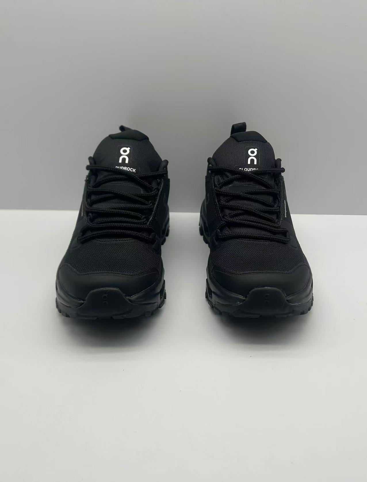 “Lightweight Waterproof Hiking Shoes for Outdoor Expeditions in Various Sizes” - 图片 2