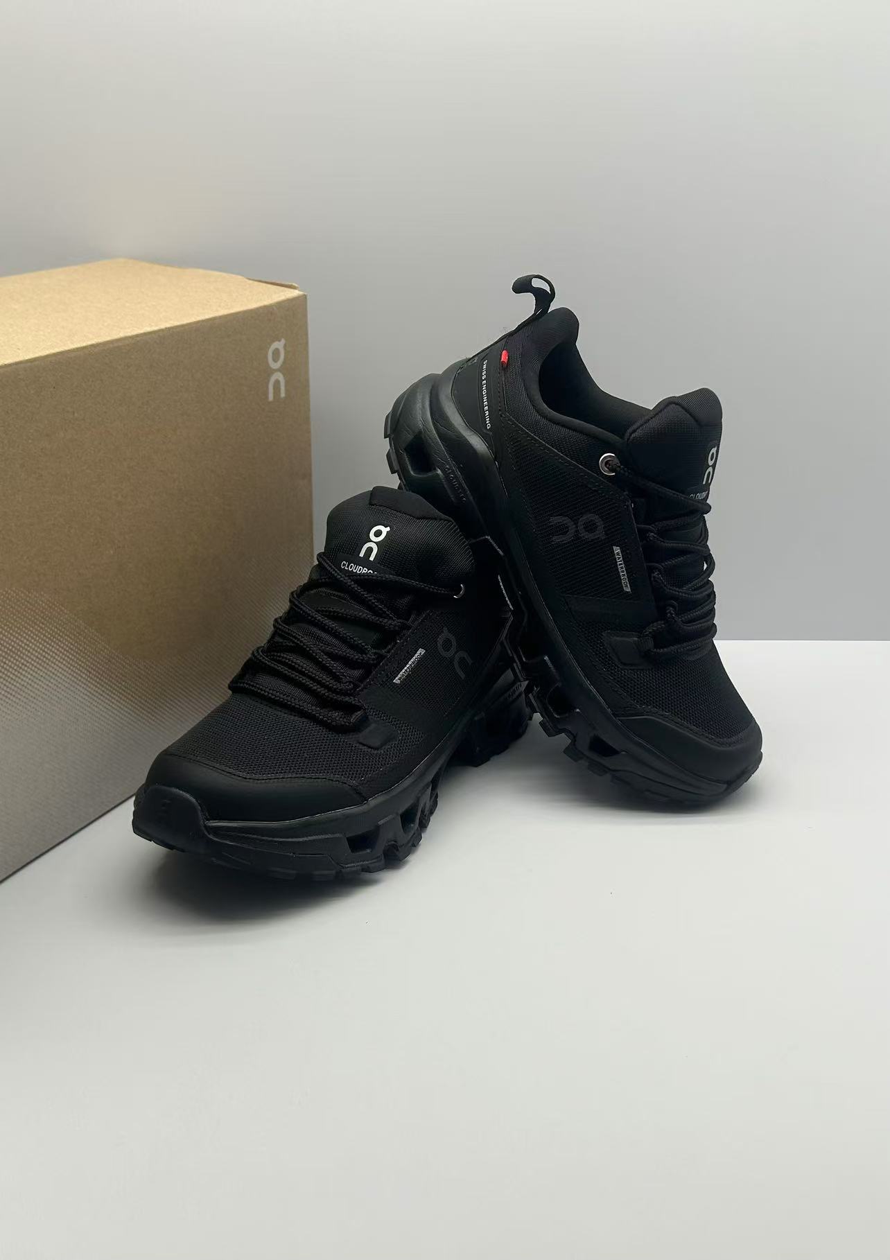 “Lightweight Waterproof Hiking Shoes for Outdoor Expeditions in Various Sizes” - 图片 6