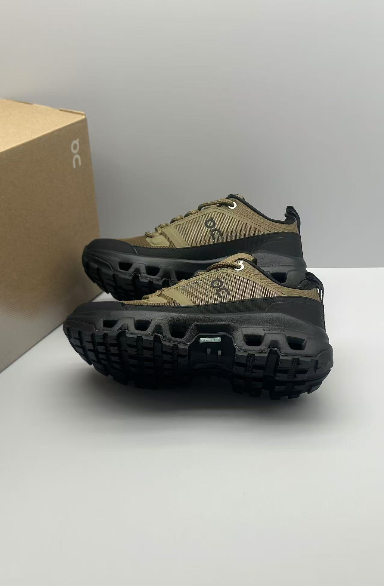 “Lightweight Waterproof Hiking Shoes for Outdoor Expeditions in Various Sizes” - 图片 4