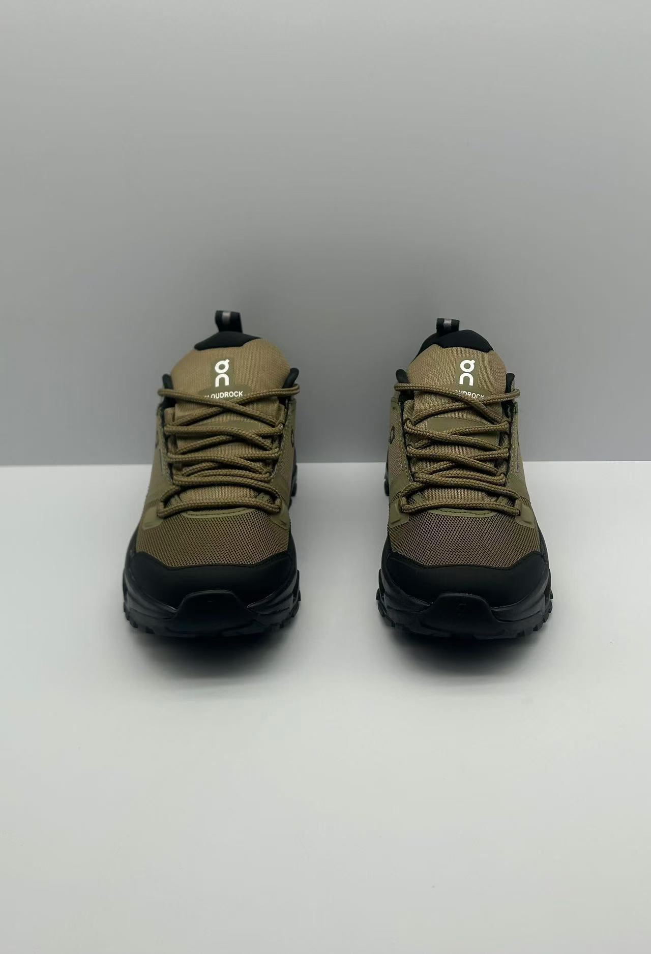 “Lightweight Waterproof Hiking Shoes for Outdoor Expeditions in Various Sizes” - 图片 2