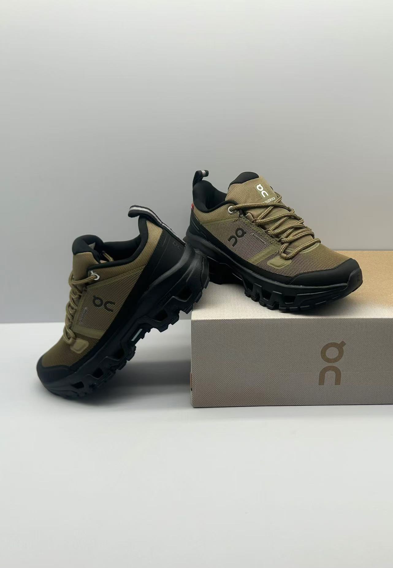 “Lightweight Waterproof Hiking Shoes for Outdoor Expeditions in Various Sizes” - 图片 8