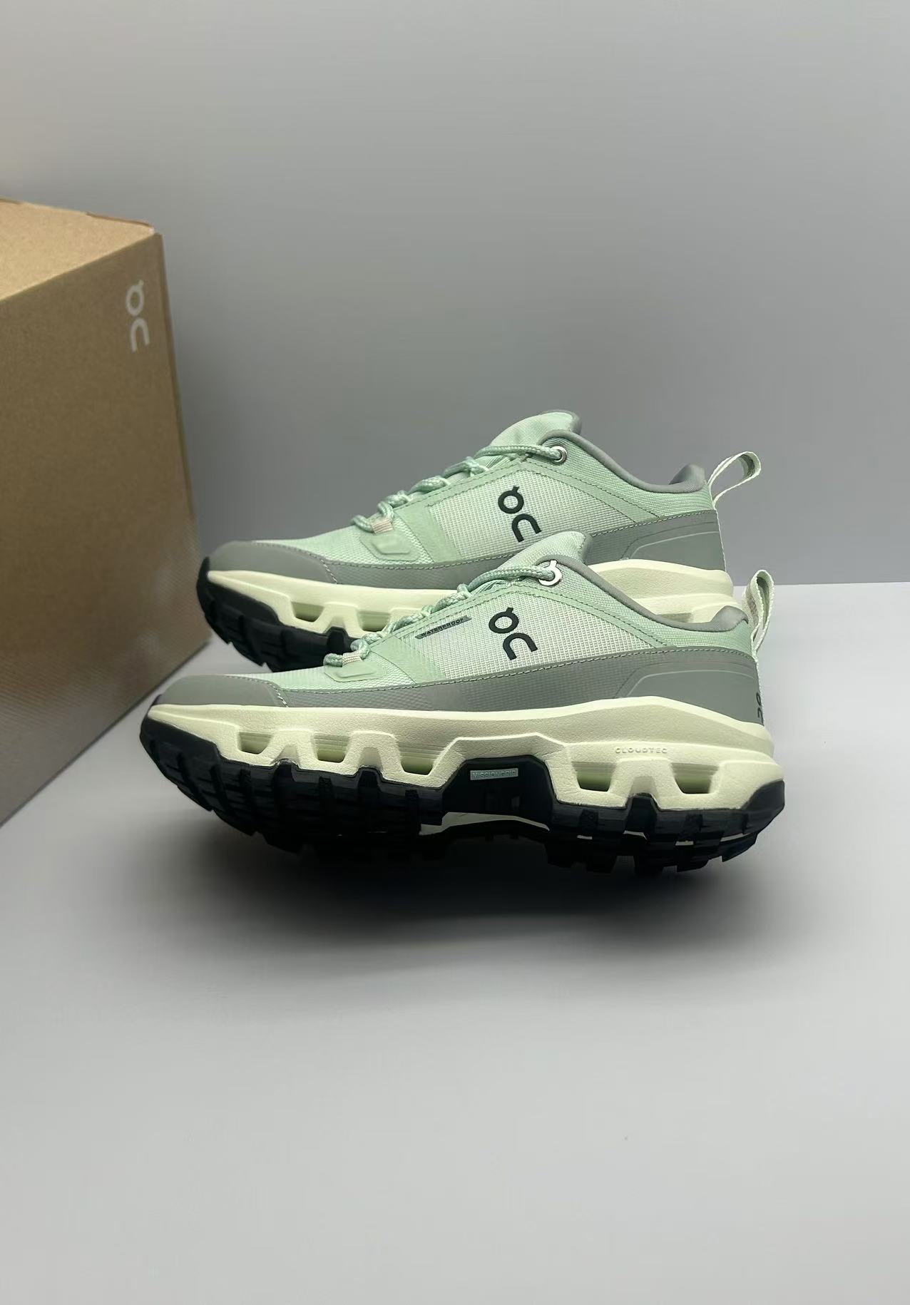 “Lightweight Waterproof Hiking Shoes for Outdoor Expeditions in Various Sizes” - 图片 4