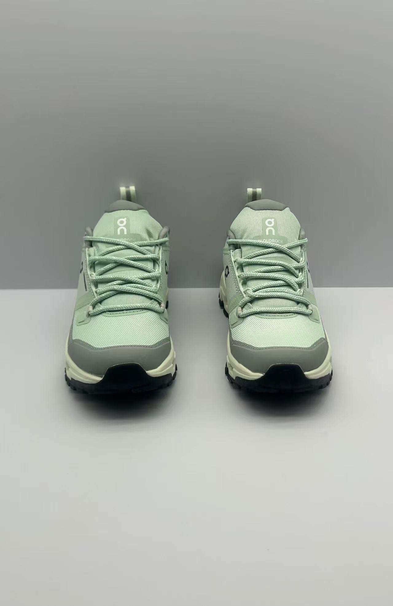 “Lightweight Waterproof Hiking Shoes for Outdoor Expeditions in Various Sizes” - 图片 2