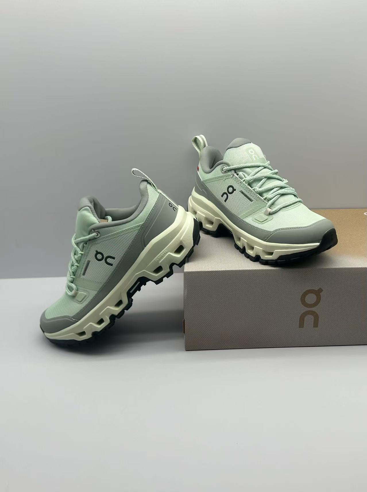 “Lightweight Waterproof Hiking Shoes for Outdoor Expeditions in Various Sizes” - 图片 8