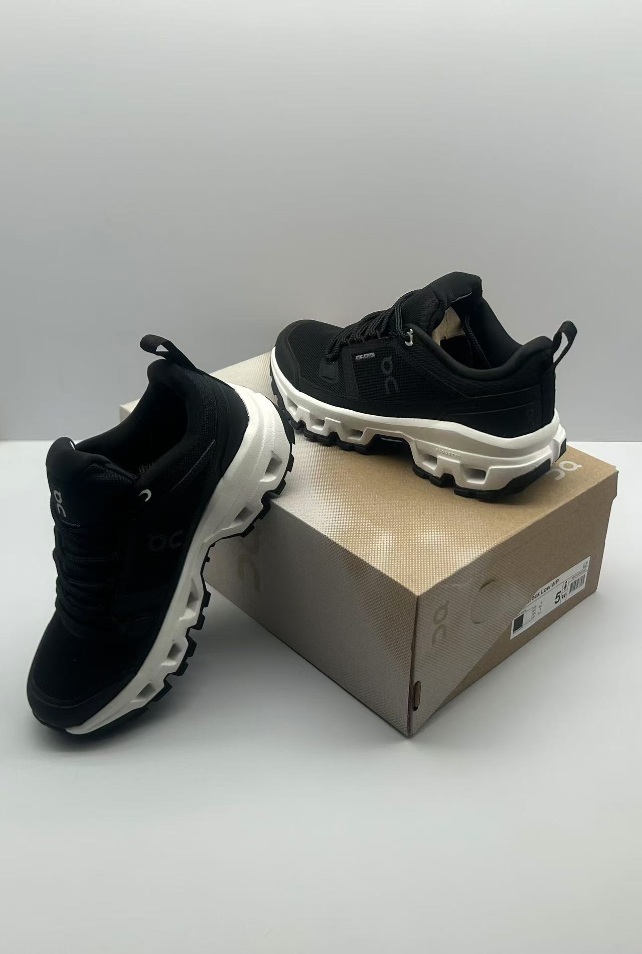 “Lightweight Waterproof Hiking Shoes for Outdoor Expeditions in Various Sizes” - 图片 9