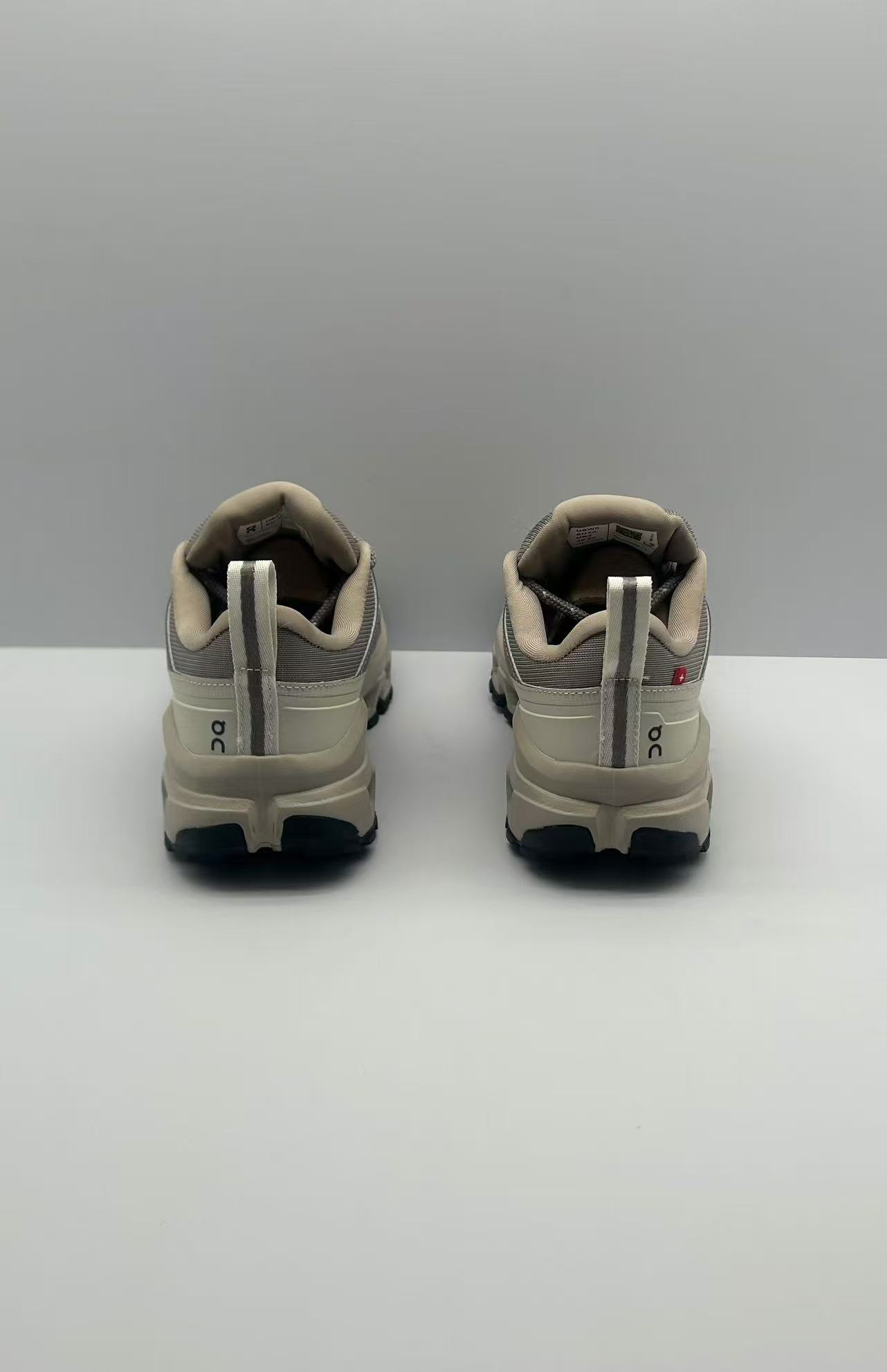 Durable Waterproof Hiking Shoes for Outdoor Expeditions in Various Sizes - 图片 3