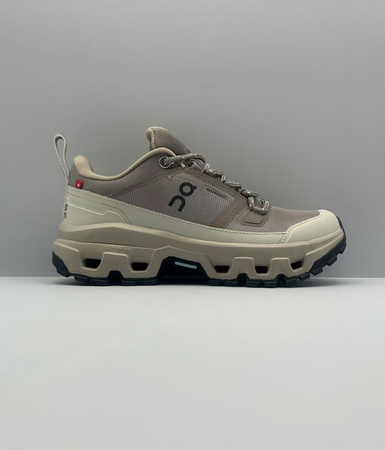 NO:408889,ON Cloudrock low WP hiking shoes 2 generation Lightweight and breathable Outdoor adventure Anti-slip and wear-resistant Waterproof upper Men and women Casual sports shoes Size: 36 37 38 39 40 41 42 43 44 45, Casual shoes/sports shoes, sneakers19860909ON Cloudrock low WP 昂跑 登山鞋2代 轻量透气 户外探险 防滑耐磨 防水鞋面 男女休闲运动鞋 尺码: 36 37 38 39 40 41 42 43 44 45,休闲鞋/运动鞋,sneakers,Women's Shoes