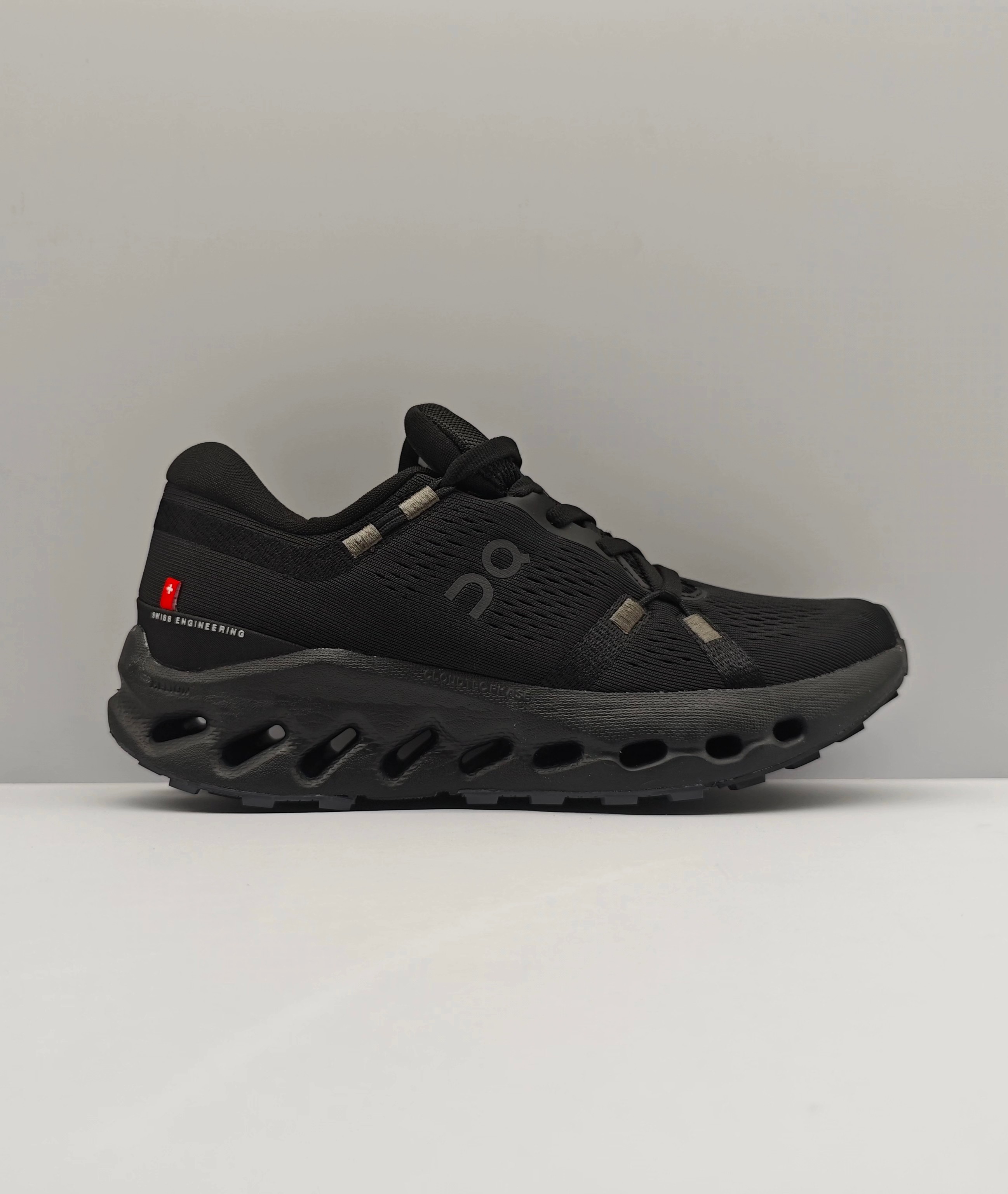 “New Claudsurfer 2 Leisure Sneakers: Light, Smooth, Comfy, Various Sizes Available”