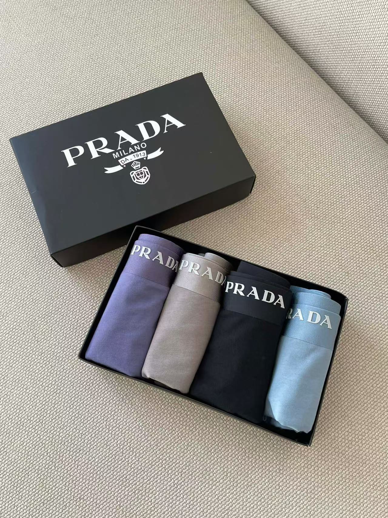 新品！PRADA 普拉达！原单品质！无缝切割工艺 科学配 91%莫代尔+9%氨纶，丝滑 透气 舒适！有型