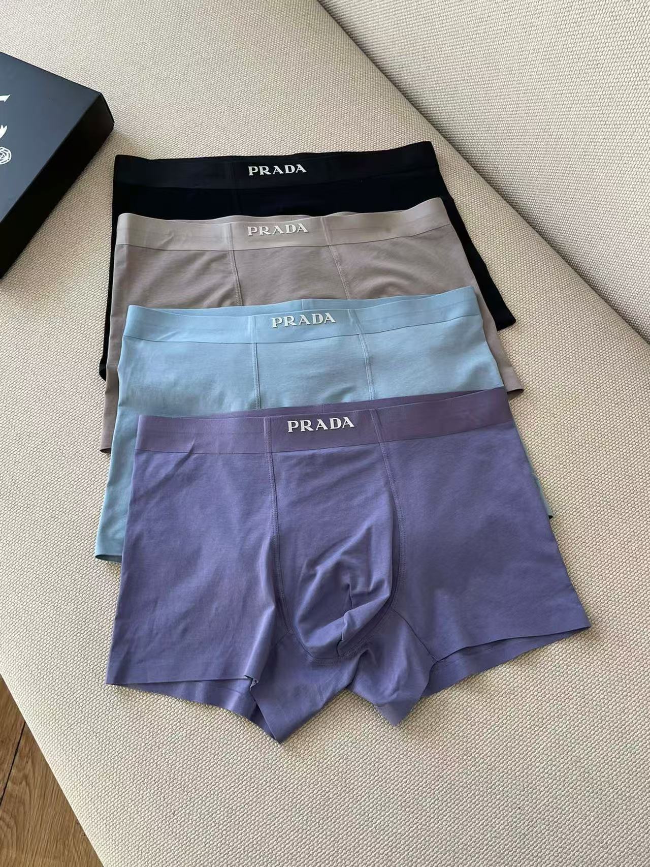 新品！PRADA 普拉达！原单品质！无缝切割工艺 科学配 91%莫代尔+9%氨纶，丝滑 透气 舒适！有型