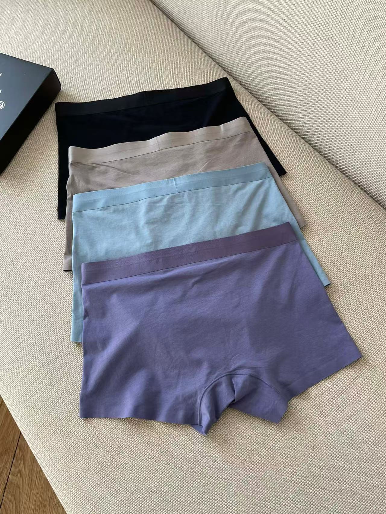 新品！PRADA 普拉达！原单品质！无缝切割工艺 科学配 91%莫代尔+9%氨纶，丝滑 透气 舒适！有型