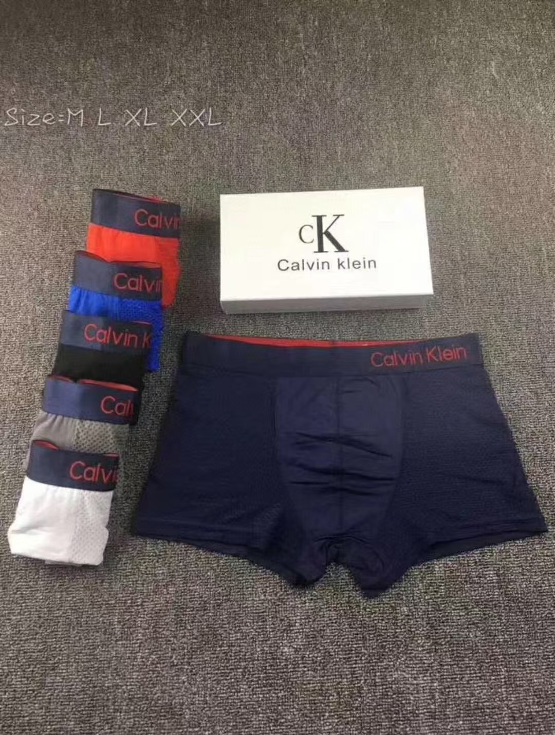 Calvin Klein CK 藏青边框纯色冰丝三条盒装内裤
Calvin Klein CK 纯色冰