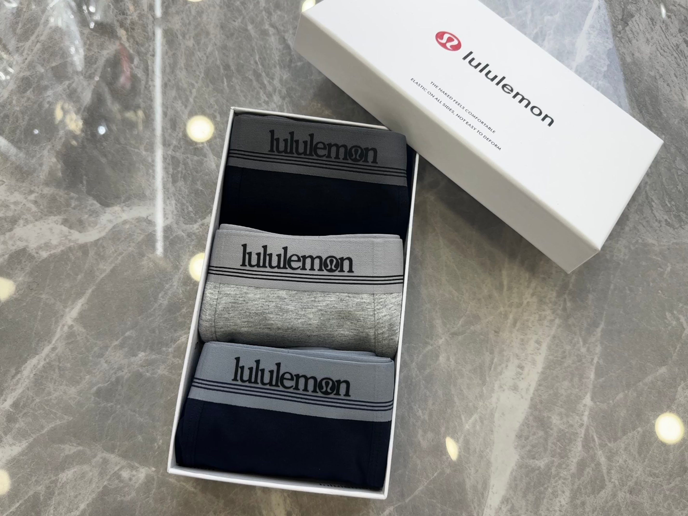 P80 新品！lulu 3D工艺。原单品质，时尚潮男新品 纯棉面料，丝滑 透气 舒适！有型！ 一点也不紧绷 按照人体工程学设计 彰显男性性感魅力 超级好穿  一盒3条  L-XXXXL 最大穿到40码 （注:贴身衣物 袜子 不退不换）