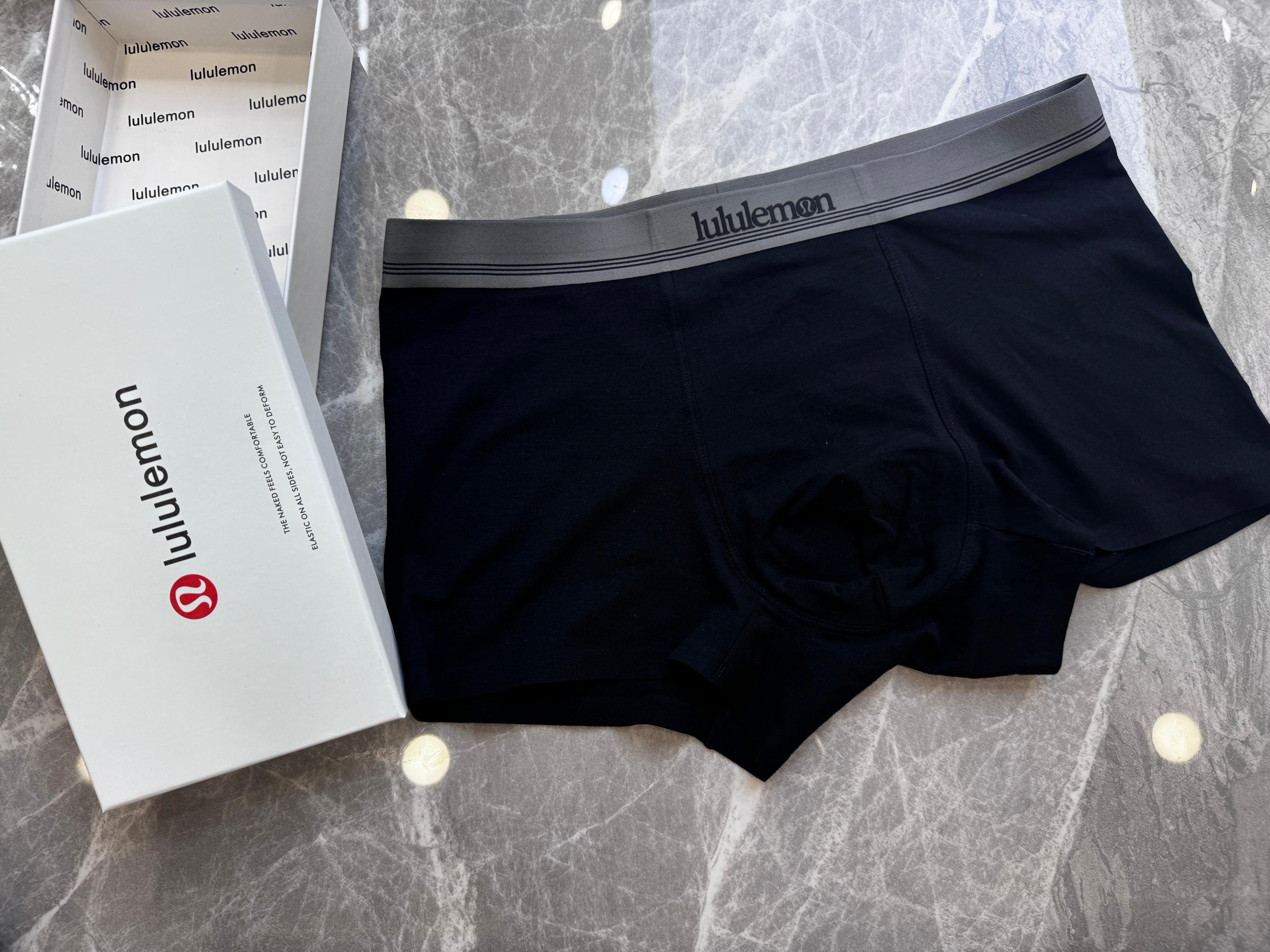 P80 新品！lulu 3D工艺。原单品质，时尚潮男新品 纯棉面料，丝滑 透气 舒适！有型！ 一点也不紧绷 按照人体工程学设计 彰显男性性感魅力 超级好穿  一盒3条  L-XXXXL 最大穿到40码 （注:贴身衣物 袜子 不退不换）