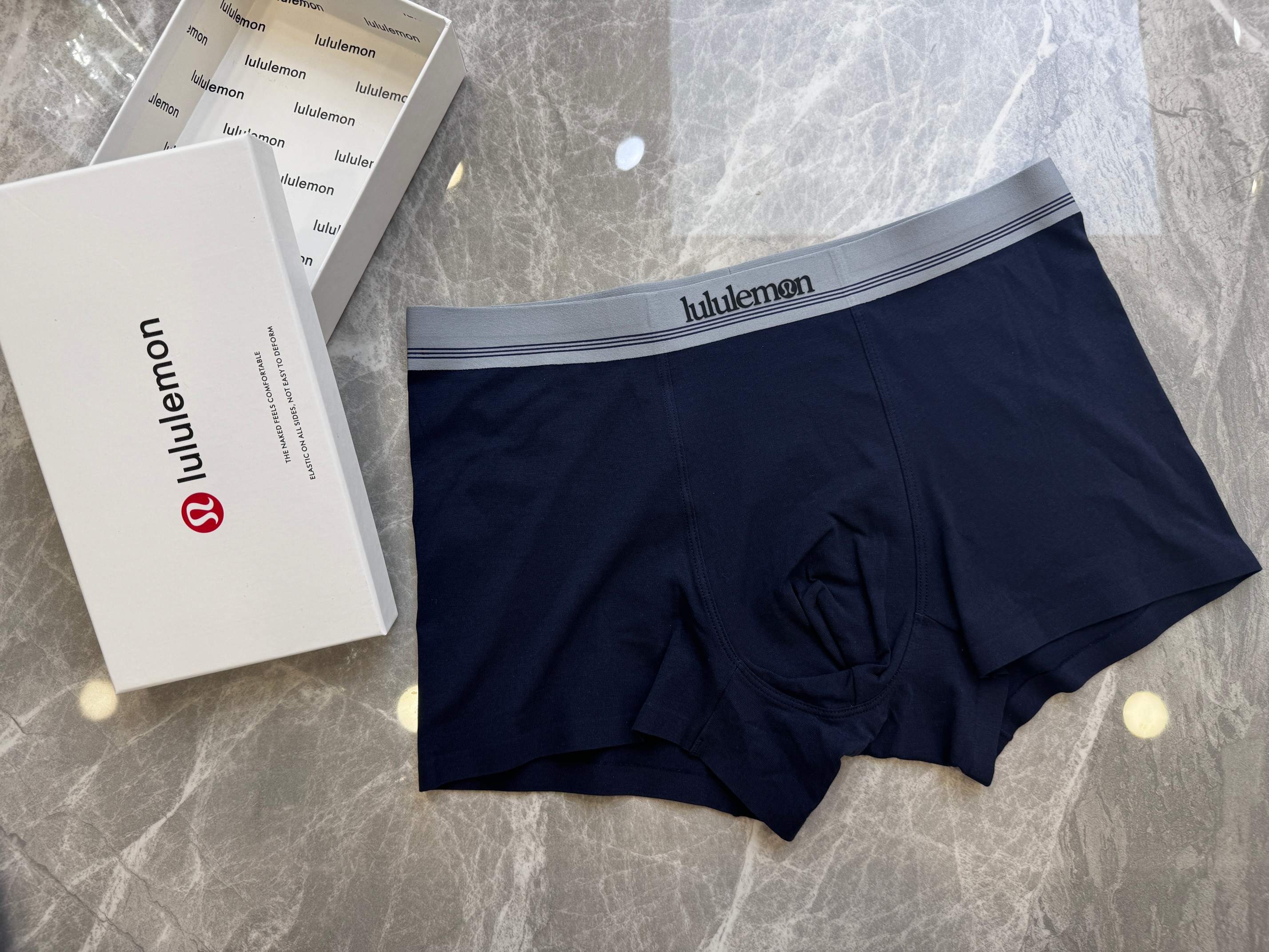 P80 新品！lulu 3D工艺。原单品质，时尚潮男新品 纯棉面料，丝滑 透气 舒适！有型！ 一点也不紧绷 按照人体工程学设计 彰显男性性感魅力 超级好穿  一盒3条  L-XXXXL 最大穿到40码 （注:贴身衣物 袜子 不退不换）