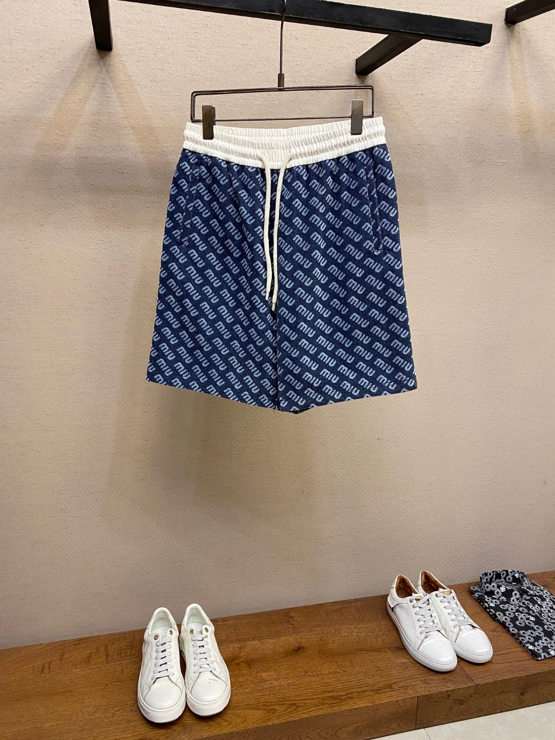 2025 SS Miumiu Cowboys Free Shorts: Comfy Cotton Fabric, Impeccable Design - 图片 1