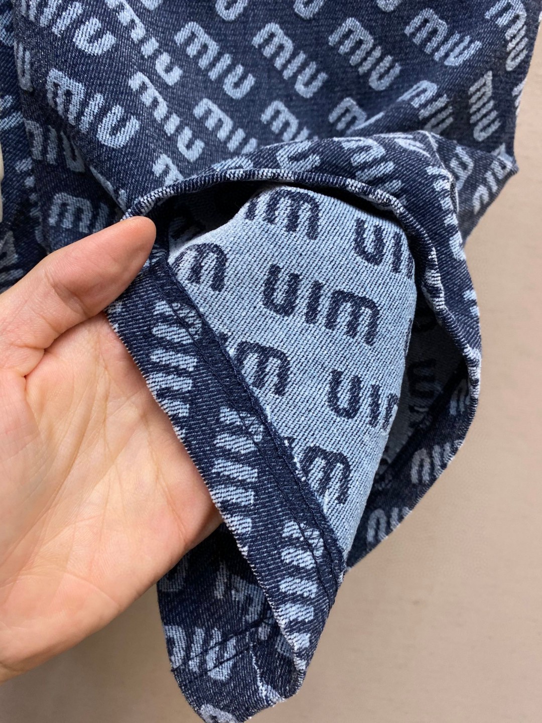 2025 SS Miumiu Cowboys Free Shorts: Comfy Cotton Fabric, Impeccable Design - 图片 5