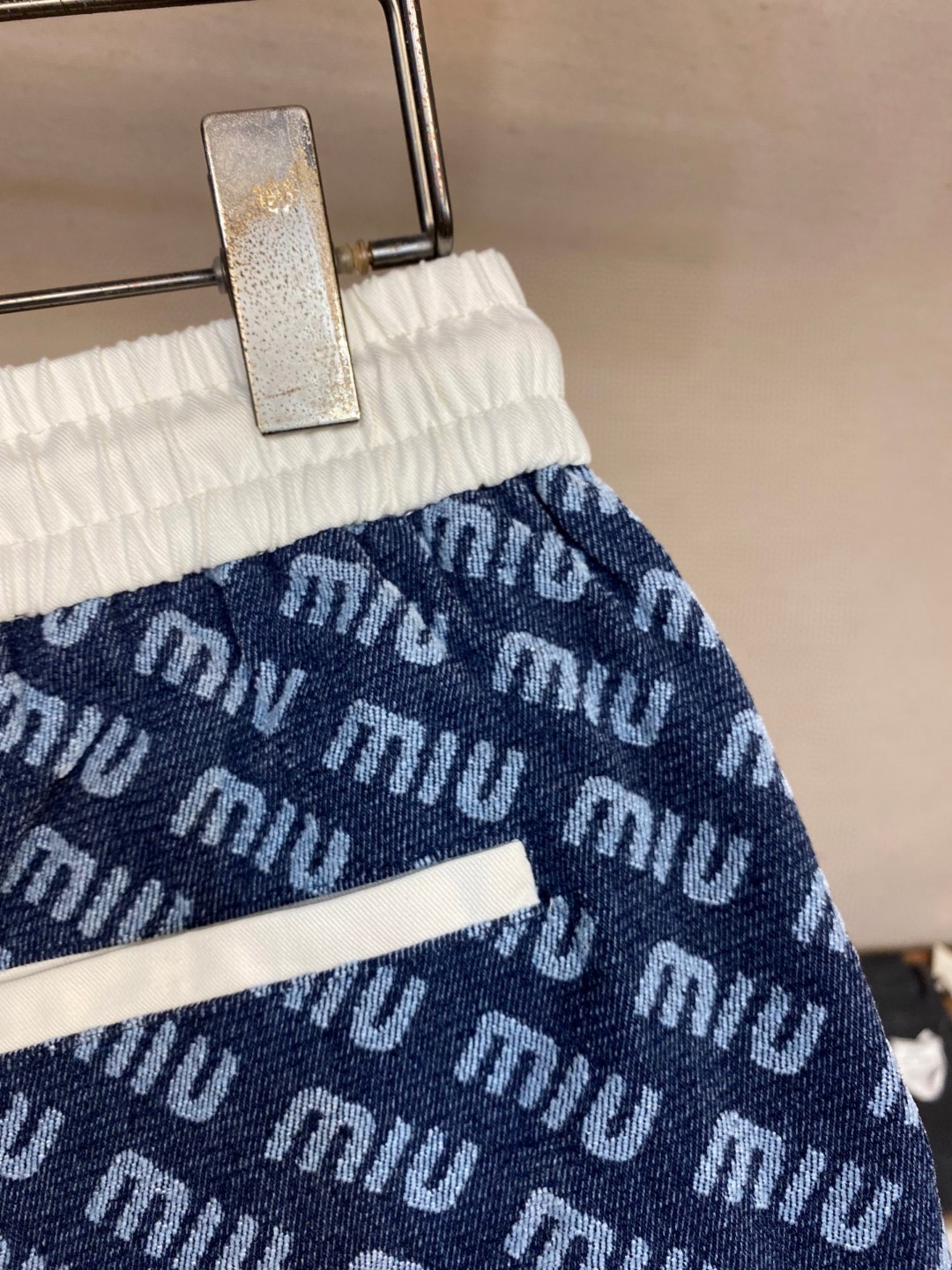 2025 SS Miumiu Cowboys Free Shorts: Comfy Cotton Fabric, Impeccable Design - 图片 7