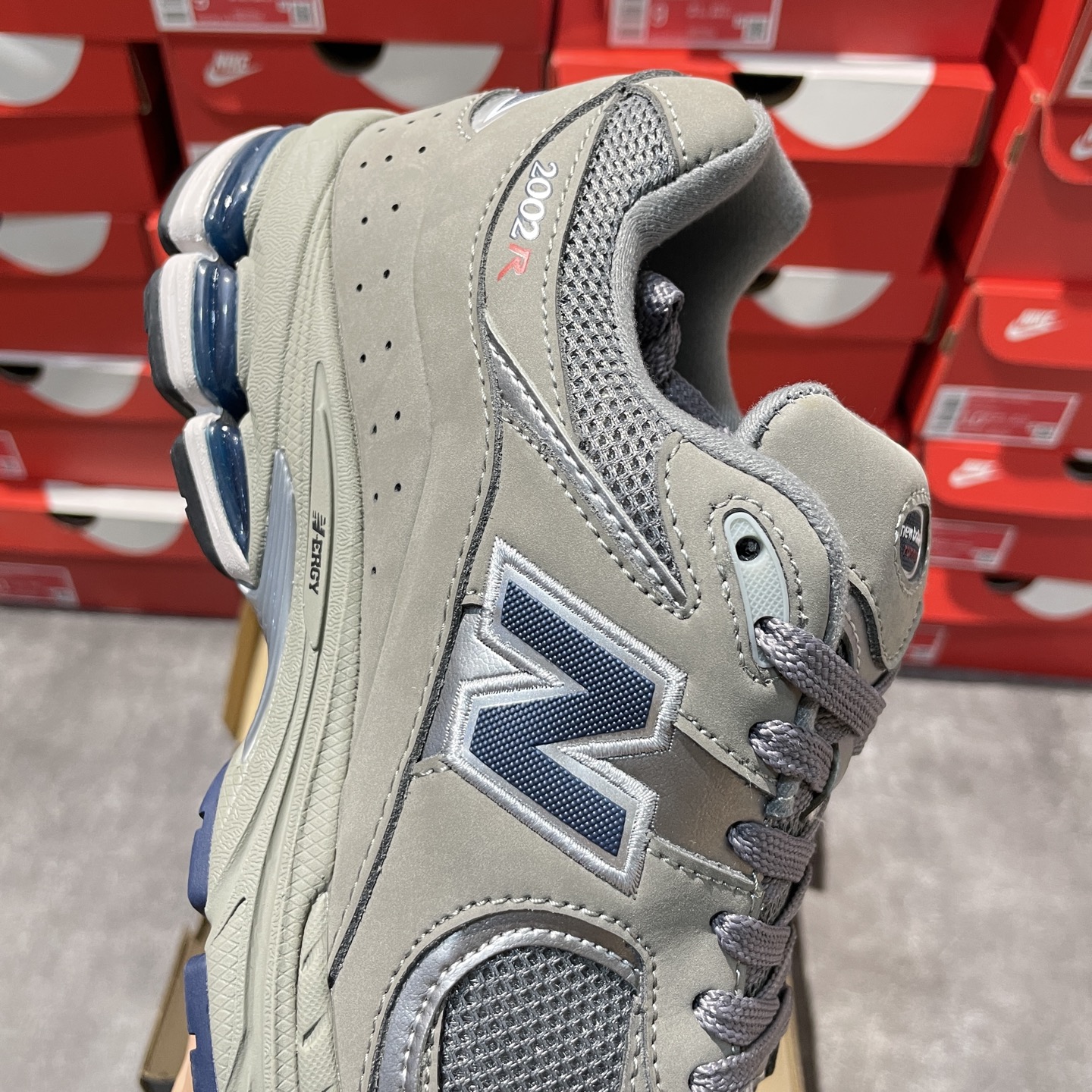 H纯原 💰240
New Balance NB2002R系列 ML2002RA
独家私模 官方99%复刻 6层组合大底
原楦、原纸板、独家私模组合底.abzorb搭配ndurance橡胶大底,还原原版耐磨性、抓地力、弹性和缓震性能 后续新配色陆续出货 长期供应
经历几个月改版.调整.极致还原出货 2025新版鞋型 拒绝杀猪 欢迎对比市面各种虚高版本
尺码:36-47.5
